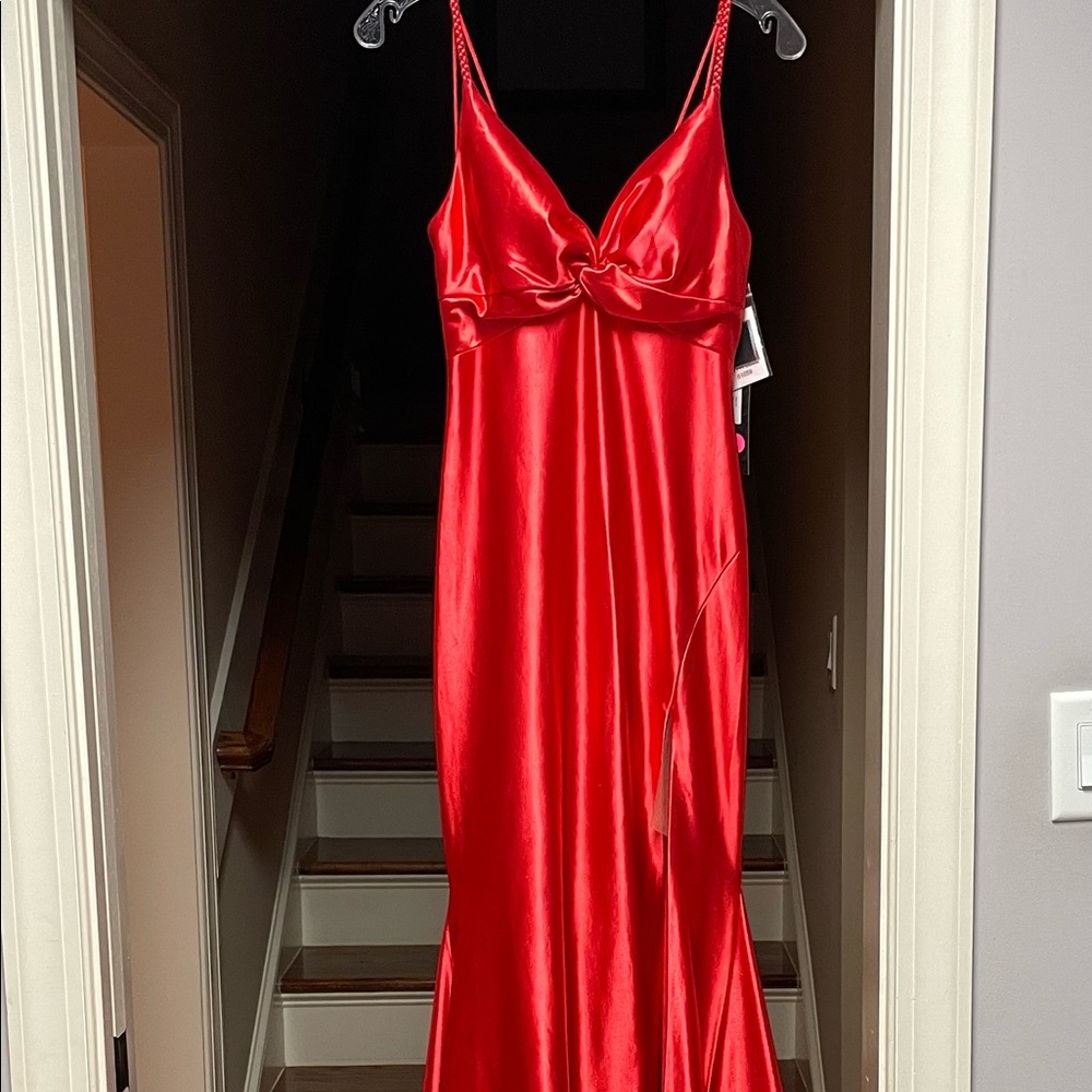 Alyce Paris PROM GOWN, Style number 61059, Red color, size 00
